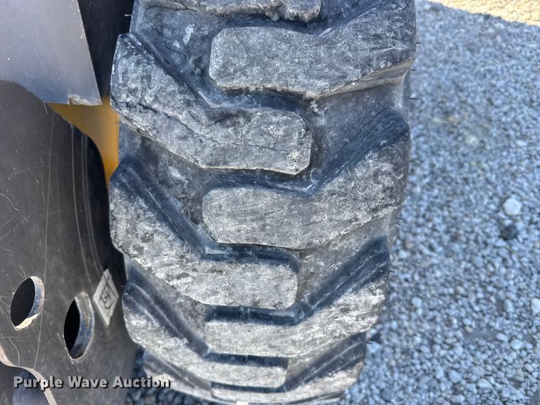 image for item FB0902 2013 Volvo MC95C skid steer loader