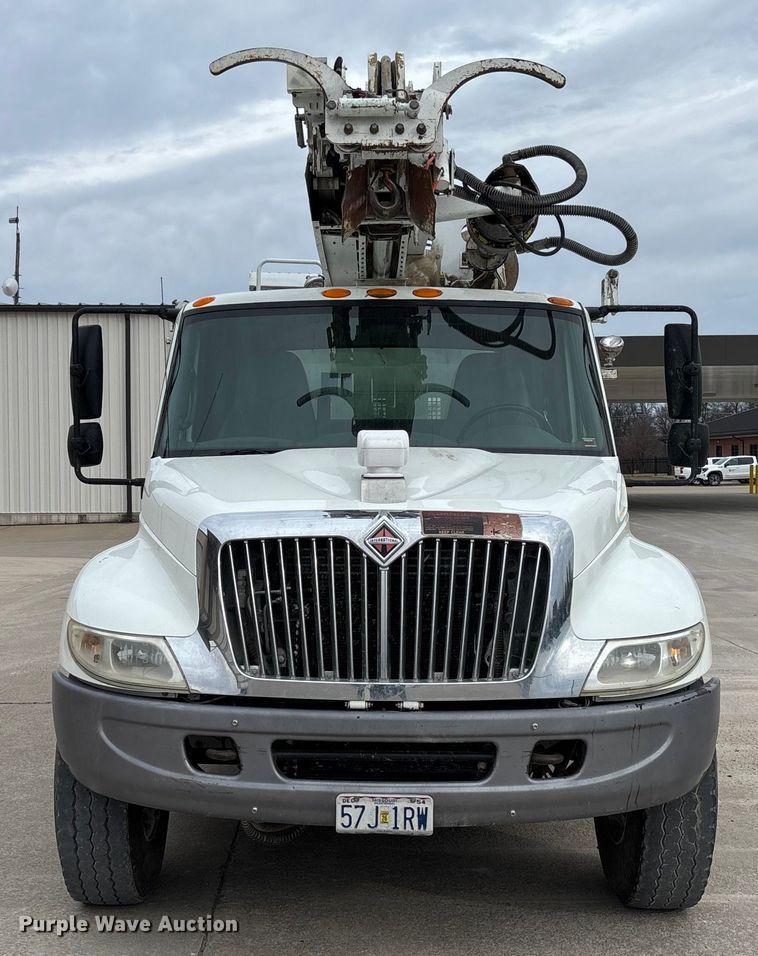 image for item FB3041 2007 International 4300 digger derrick truck