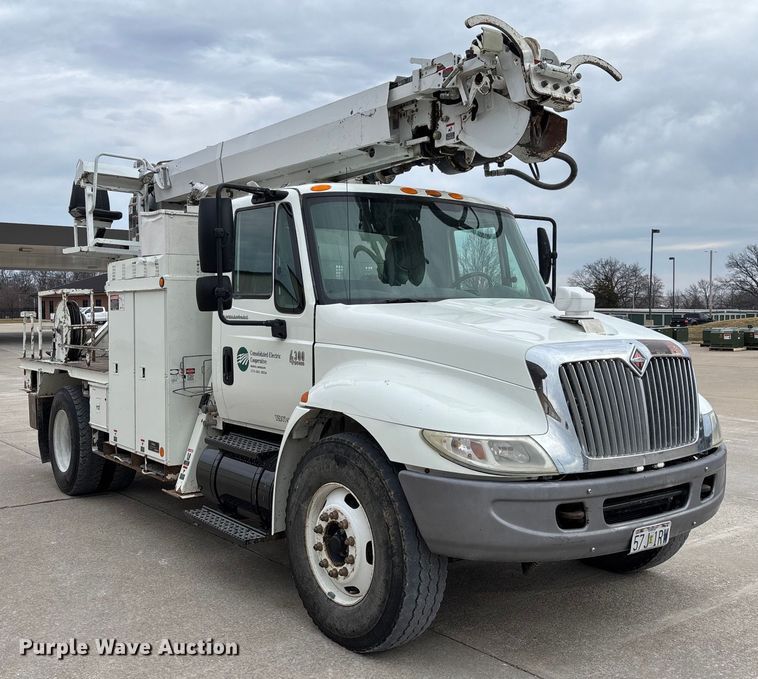 image for item FB3041 2007 International 4300 digger derrick truck