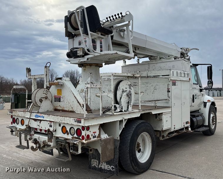 image for item FB3041 2007 International 4300 digger derrick truck