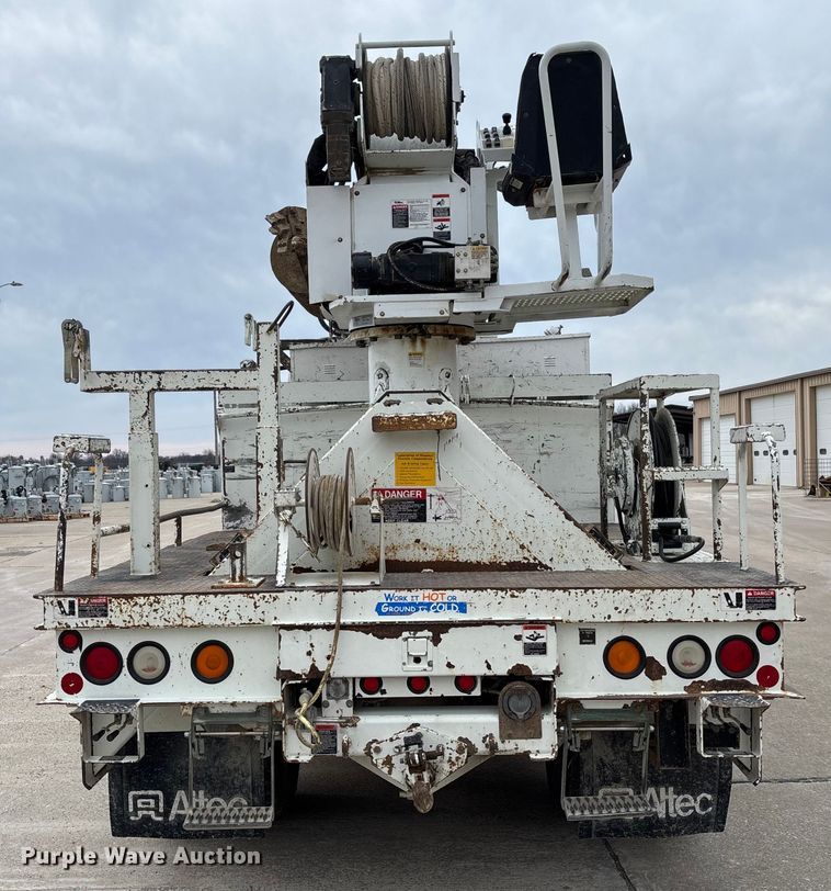 image for item FB3041 2007 International 4300 digger derrick truck