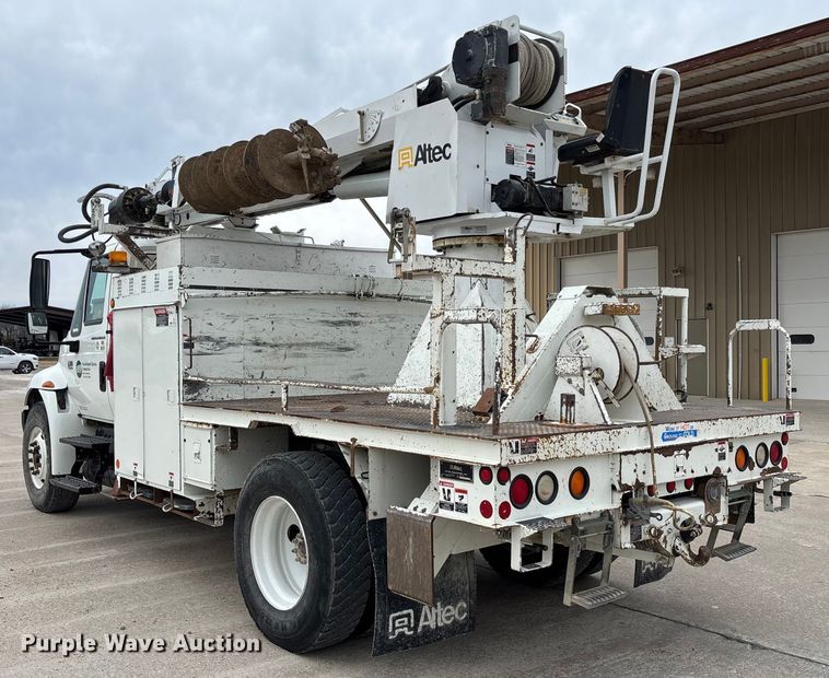 image for item FB3041 2007 International 4300 digger derrick truck