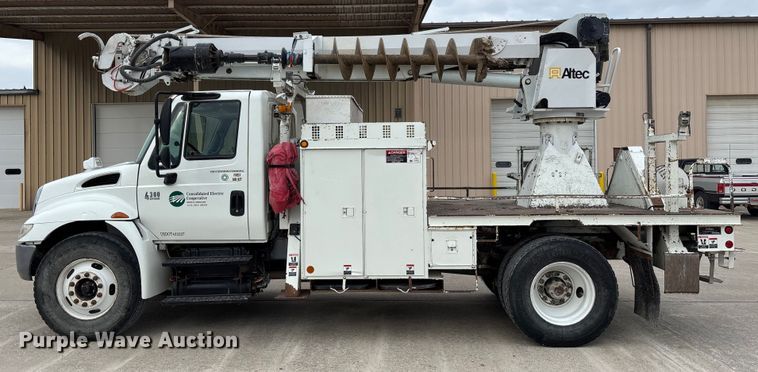 image for item FB3041 2007 International 4300 digger derrick truck