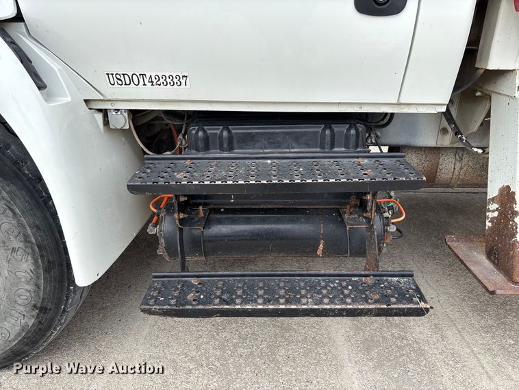 image for item FB3041 2007 International 4300 digger derrick truck