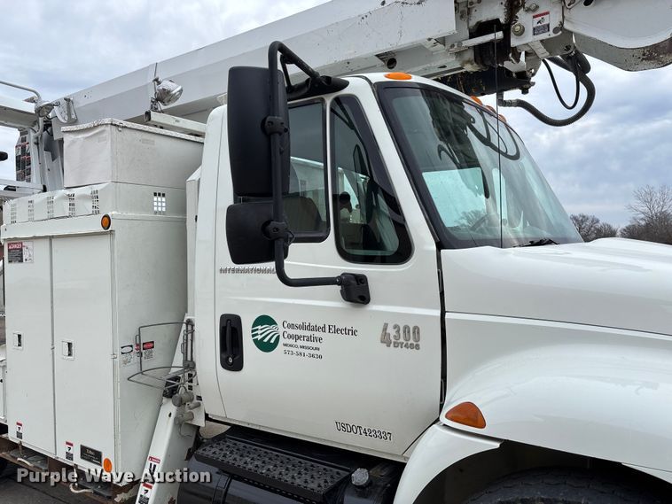 image for item FB3041 2007 International 4300 digger derrick truck