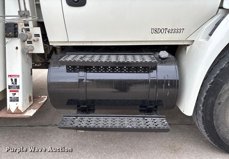 image for item FB3041 2007 International 4300 digger derrick truck