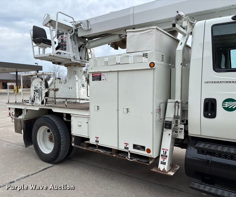 image for item FB3041 2007 International 4300 digger derrick truck
