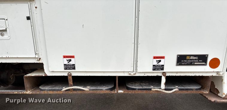 image for item FB3041 2007 International 4300 digger derrick truck