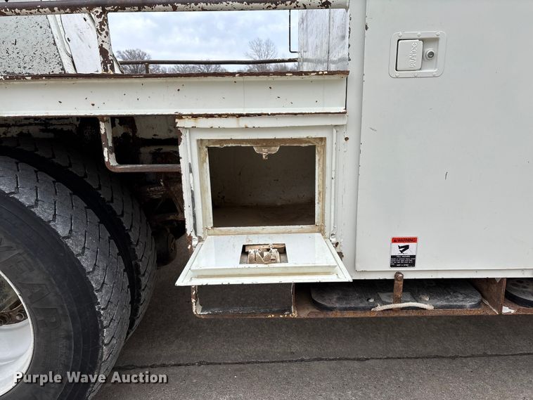 image for item FB3041 2007 International 4300 digger derrick truck