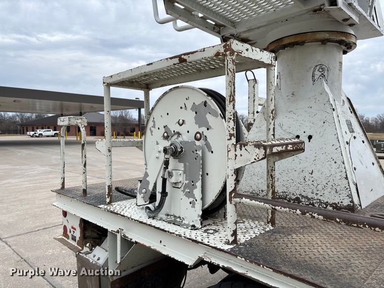 image for item FB3041 2007 International 4300 digger derrick truck