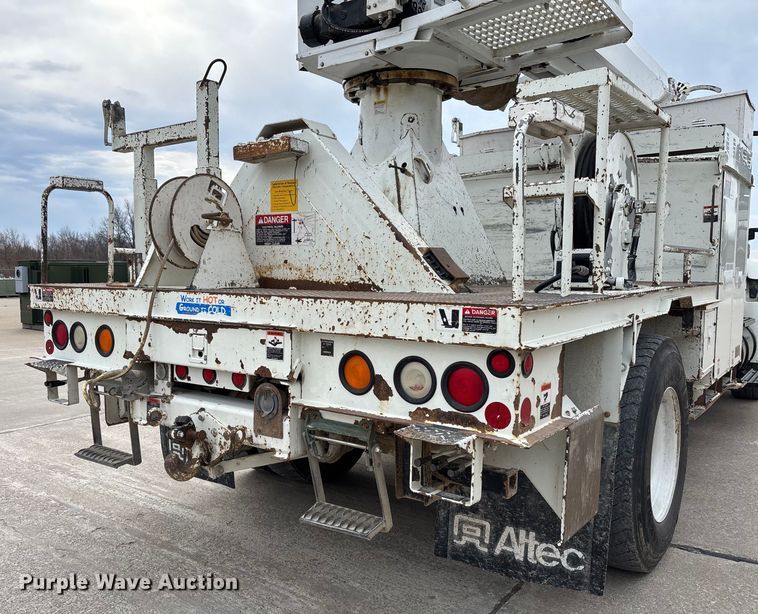 image for item FB3041 2007 International 4300 digger derrick truck