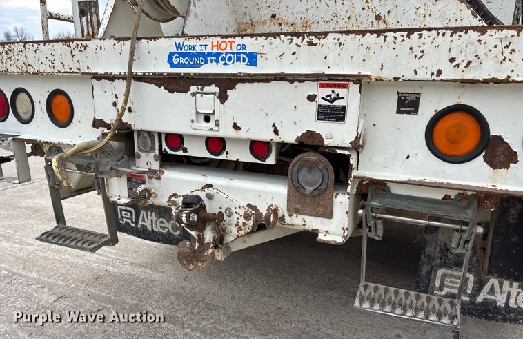 image for item FB3041 2007 International 4300 digger derrick truck