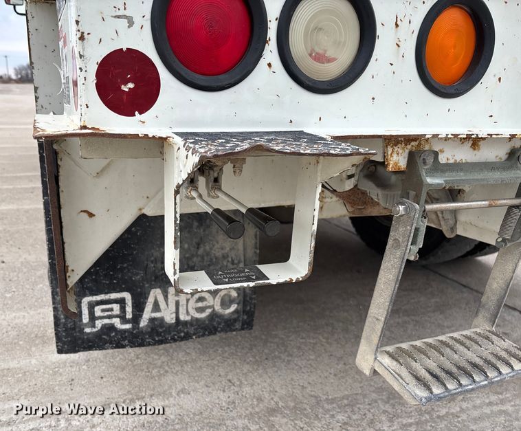 image for item FB3041 2007 International 4300 digger derrick truck