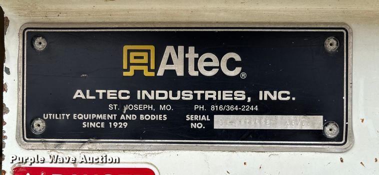 image for item FB3041 2007 International 4300 digger derrick truck