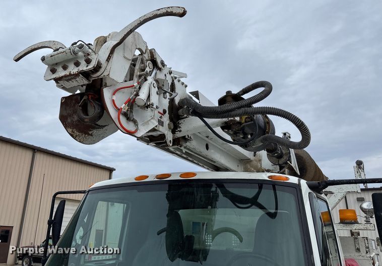 image for item FB3041 2007 International 4300 digger derrick truck