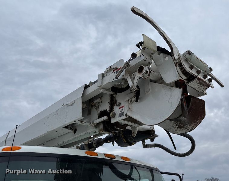 image for item FB3041 2007 International 4300 digger derrick truck