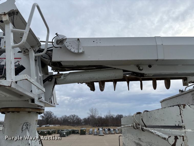 image for item FB3041 2007 International 4300 digger derrick truck