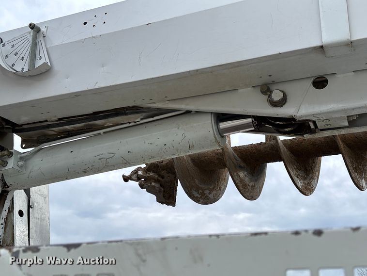 image for item FB3041 2007 International 4300 digger derrick truck