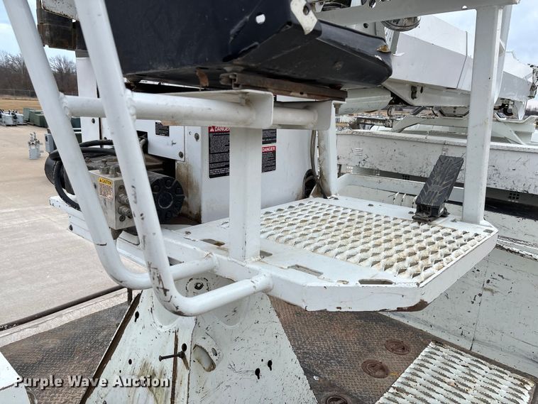 image for item FB3041 2007 International 4300 digger derrick truck