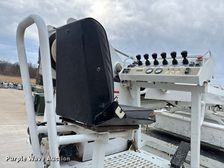 image for item FB3041 2007 International 4300 digger derrick truck