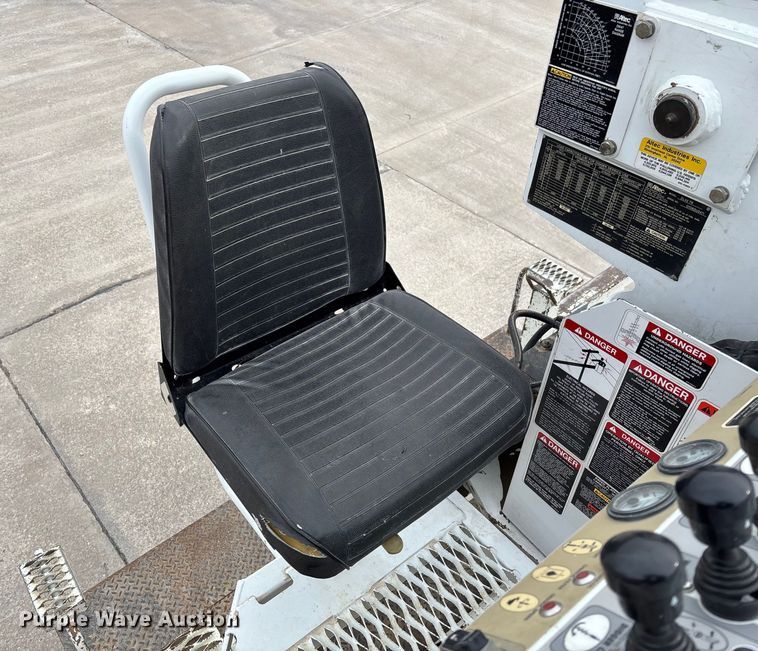 image for item FB3041 2007 International 4300 digger derrick truck