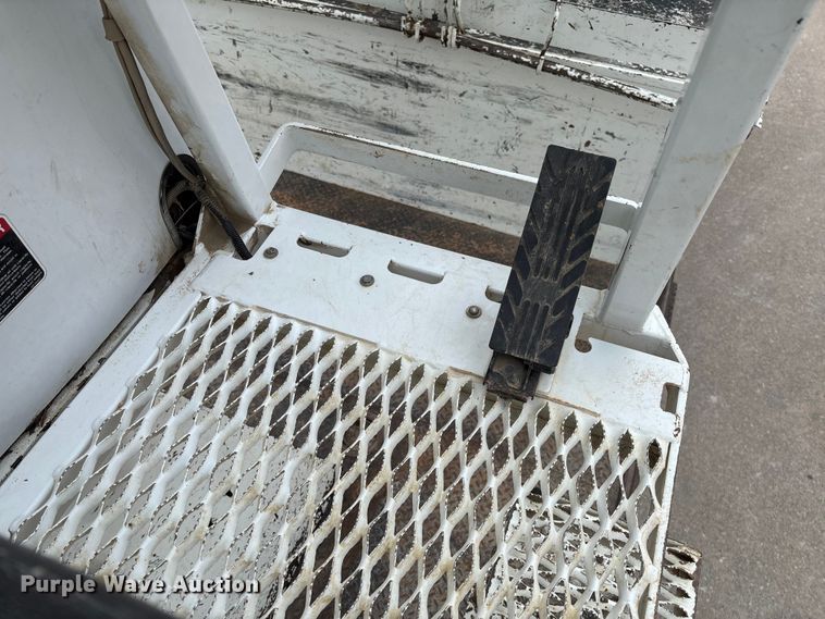 image for item FB3041 2007 International 4300 digger derrick truck