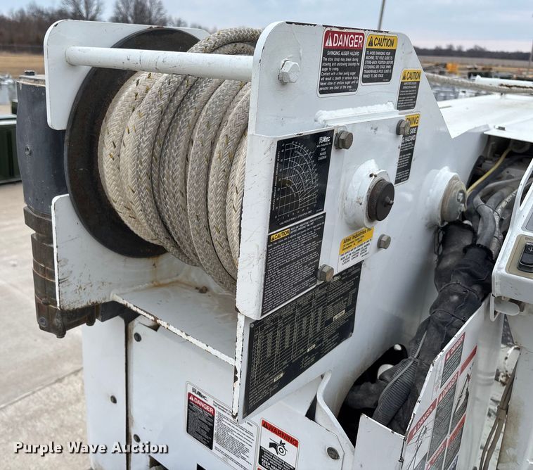 image for item FB3041 2007 International 4300 digger derrick truck