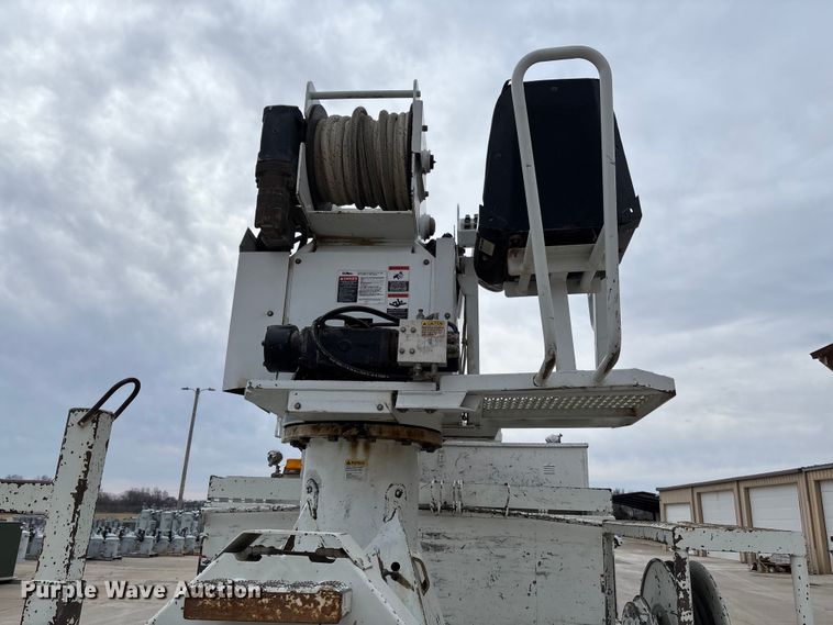 image for item FB3041 2007 International 4300 digger derrick truck