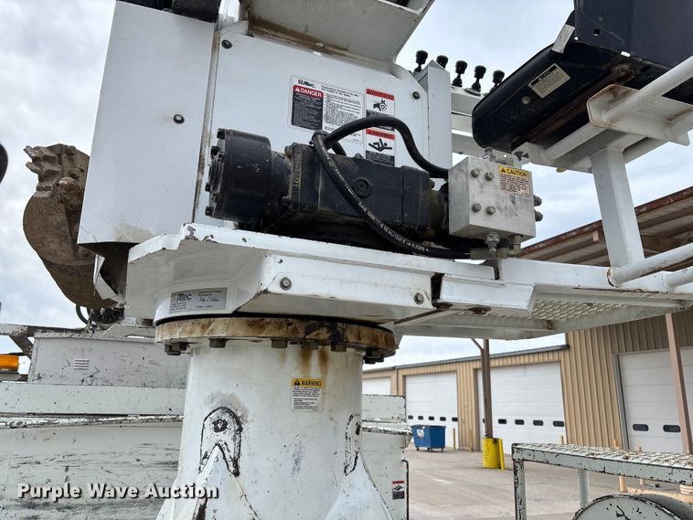 image for item FB3041 2007 International 4300 digger derrick truck