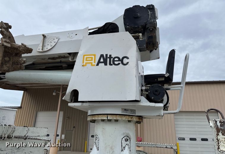 image for item FB3041 2007 International 4300 digger derrick truck