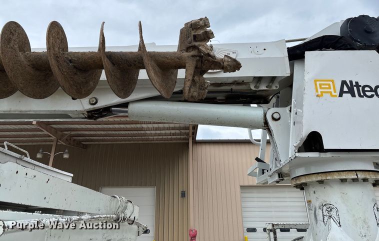 image for item FB3041 2007 International 4300 digger derrick truck