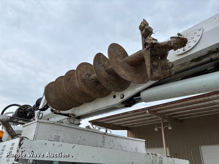 image for item FB3041 2007 International 4300 digger derrick truck