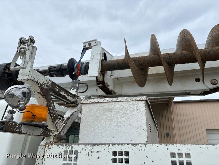 image for item FB3041 2007 International 4300 digger derrick truck