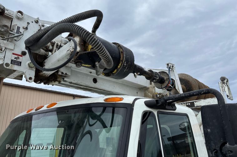 image for item FB3041 2007 International 4300 digger derrick truck