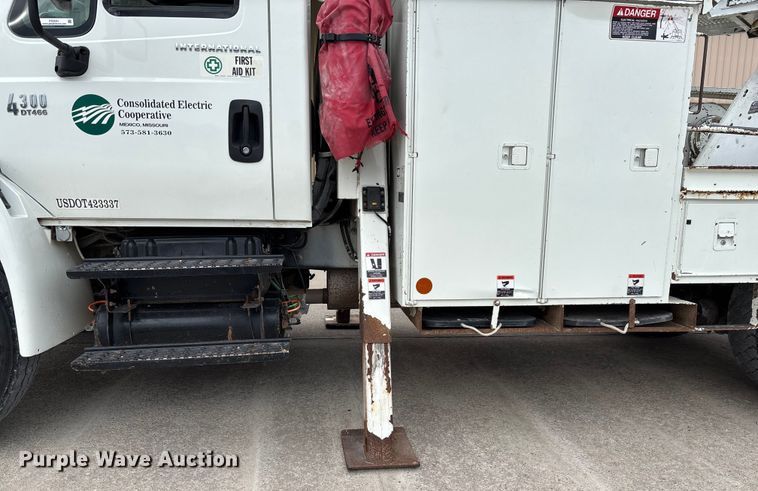 image for item FB3041 2007 International 4300 digger derrick truck