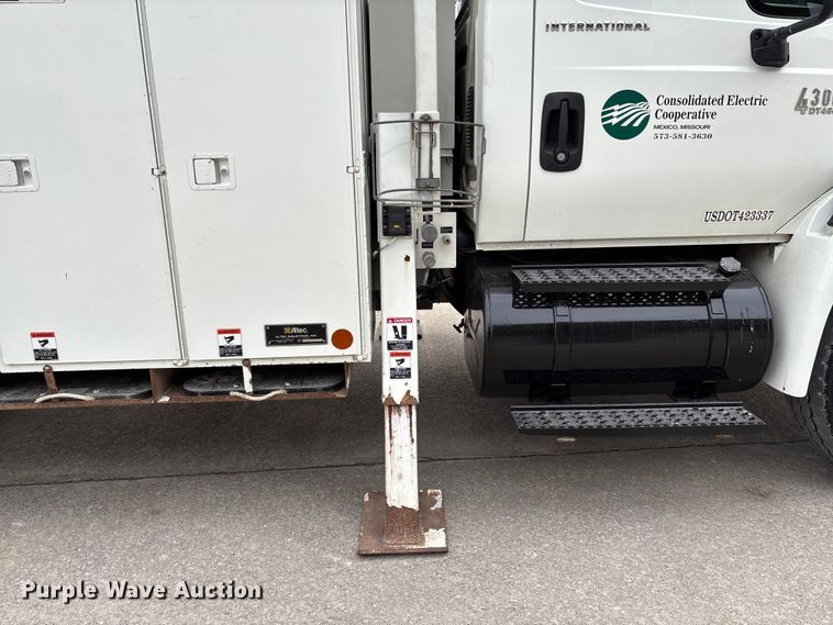 image for item FB3041 2007 International 4300 digger derrick truck