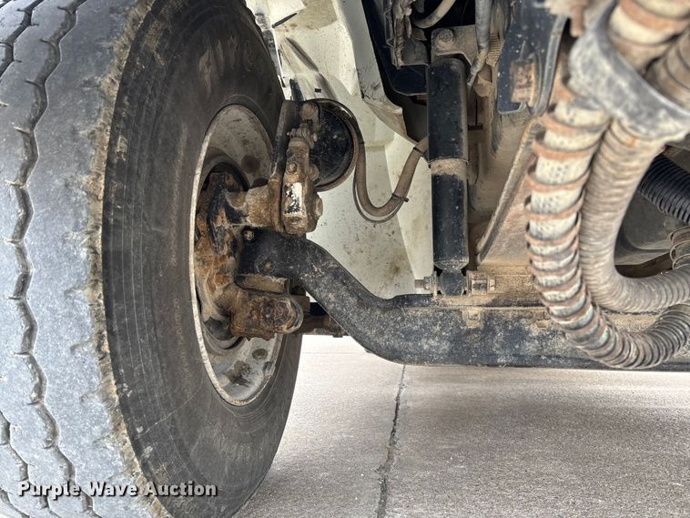 image for item FB3041 2007 International 4300 digger derrick truck