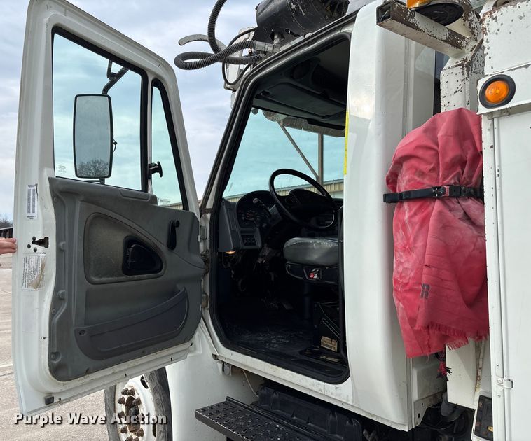 image for item FB3041 2007 International 4300 digger derrick truck