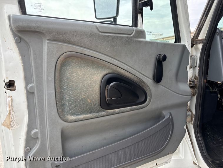 image for item FB3041 2007 International 4300 digger derrick truck