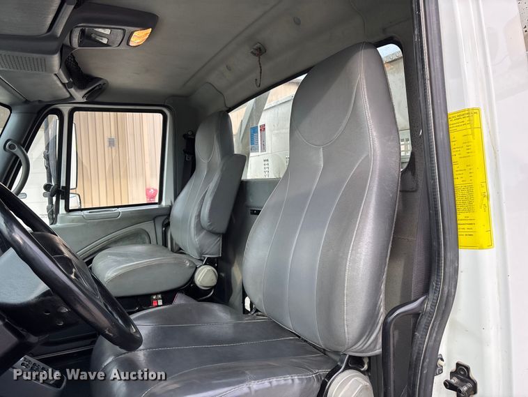 image for item FB3041 2007 International 4300 digger derrick truck