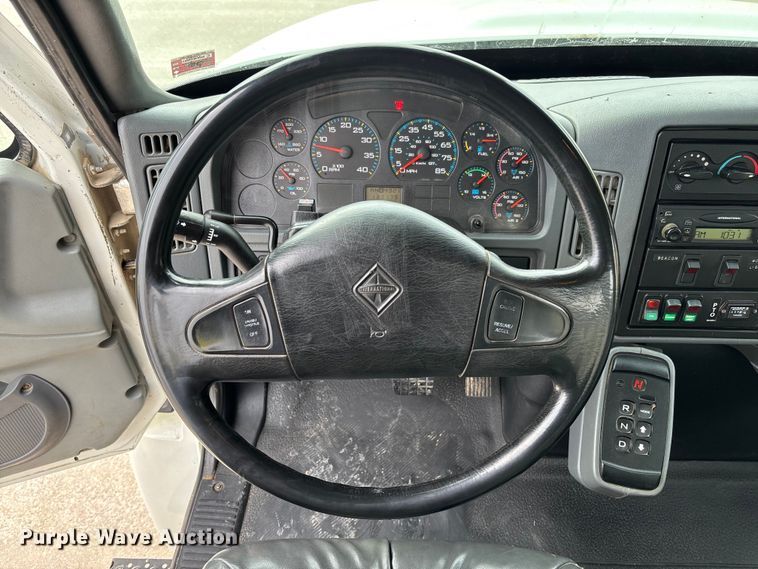 image for item FB3041 2007 International 4300 digger derrick truck