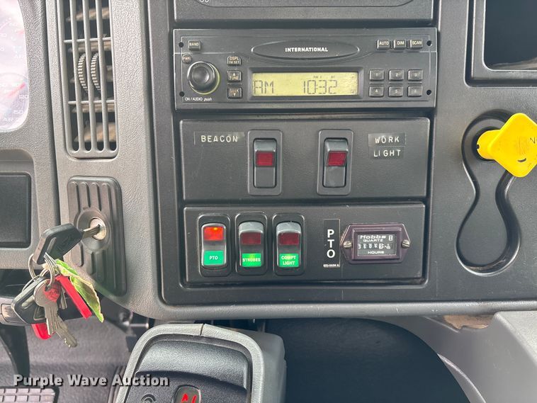 image for item FB3041 2007 International 4300 digger derrick truck