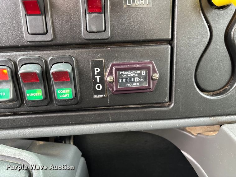 image for item FB3041 2007 International 4300 digger derrick truck