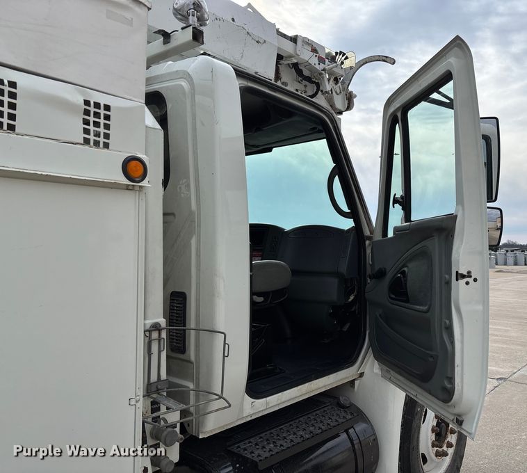 image for item FB3041 2007 International 4300 digger derrick truck