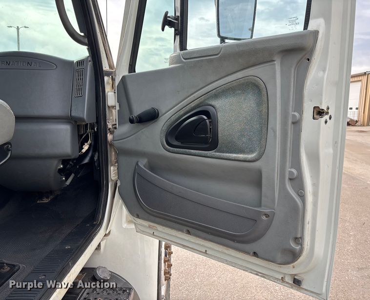 image for item FB3041 2007 International 4300 digger derrick truck