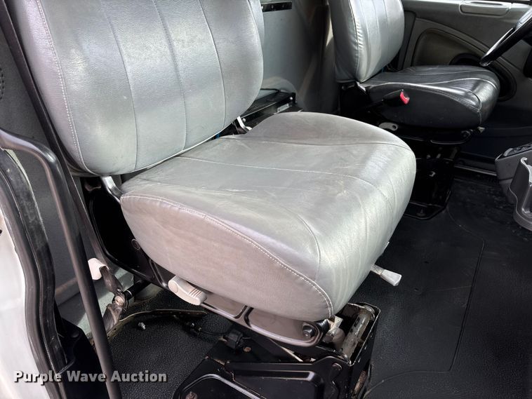 image for item FB3041 2007 International 4300 digger derrick truck