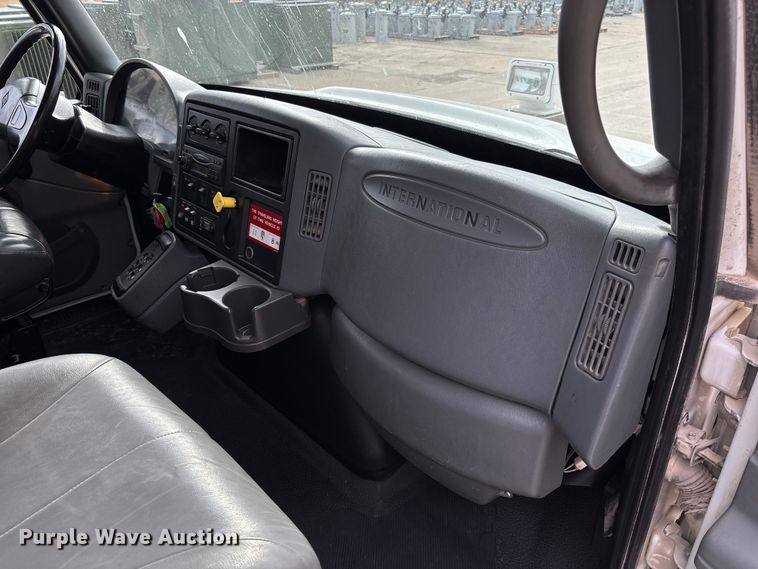 image for item FB3041 2007 International 4300 digger derrick truck