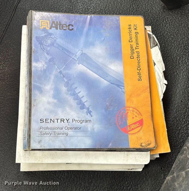 image for item FB3041 2007 International 4300 digger derrick truck