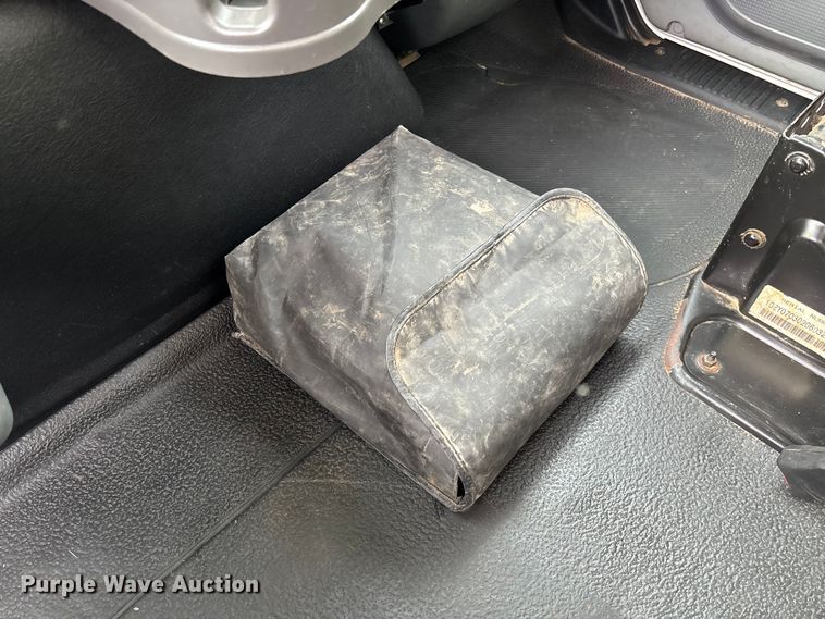 image for item FB3041 2007 International 4300 digger derrick truck