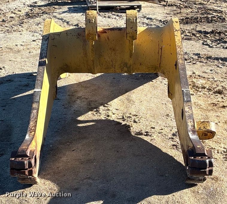 image for item FB3052 Caterpillar 963B crawler loader arms